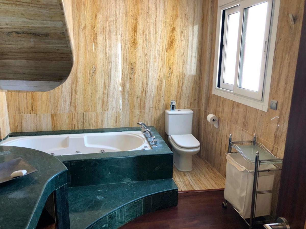 Atico-Duplex Primera Linea De Playa En El Centro De Estepona Eksteriør billede